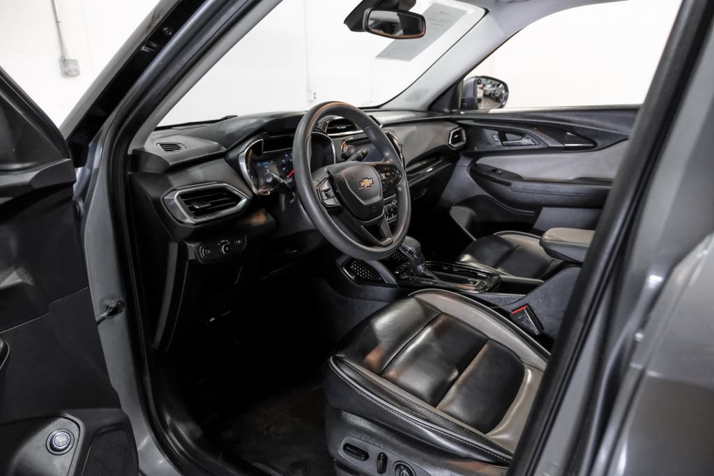 Used 2021 Chevrolet TrailBlazer LT w/ Sun and Liftgate Package FWD image 3