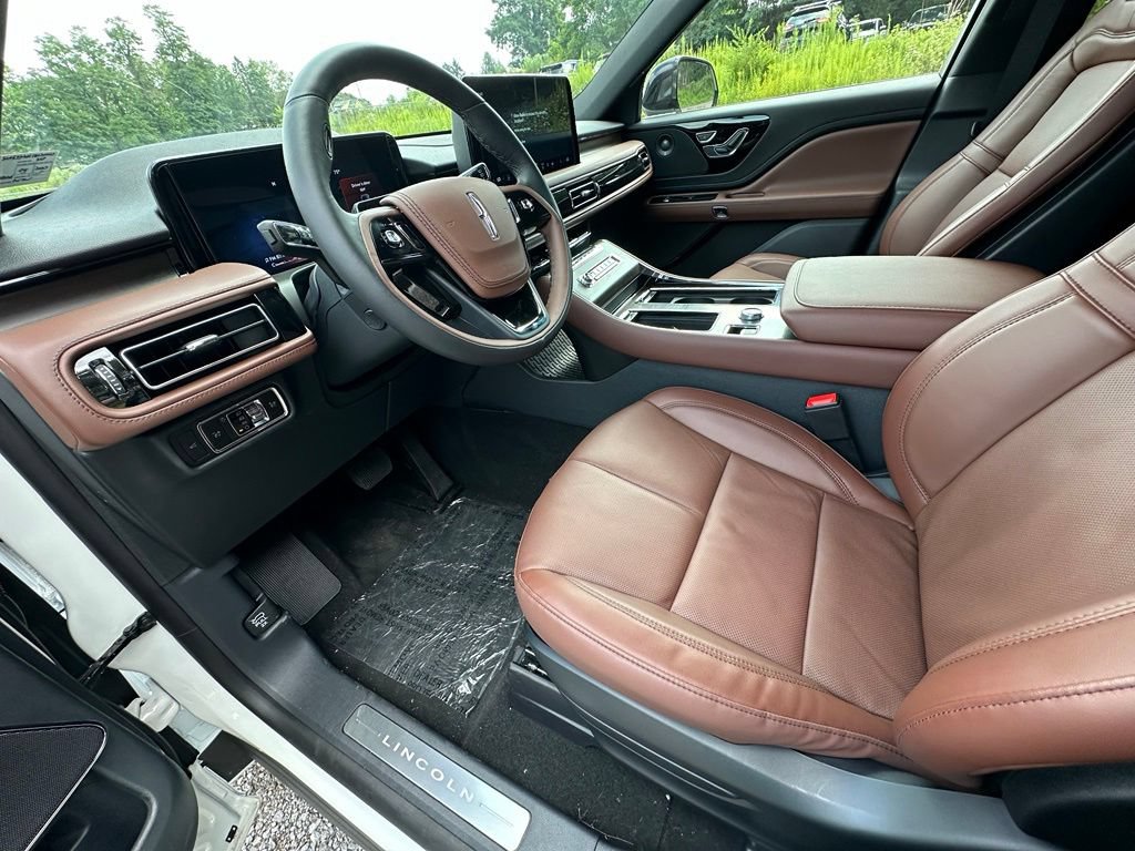 New 2026 Lincoln Aviator Reserve w/ Jet Appearance Package AWD/4WD image 17