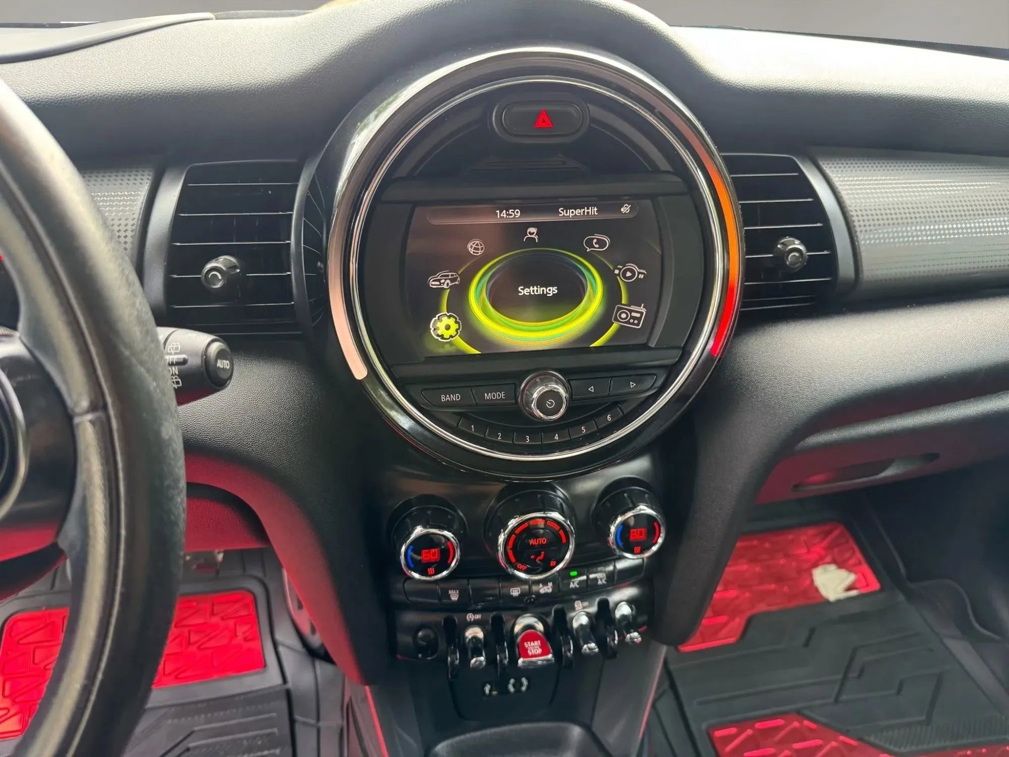 Used 2016 MINI Cooper 4-Door Hardtop w/ Premium Package FWD image 15