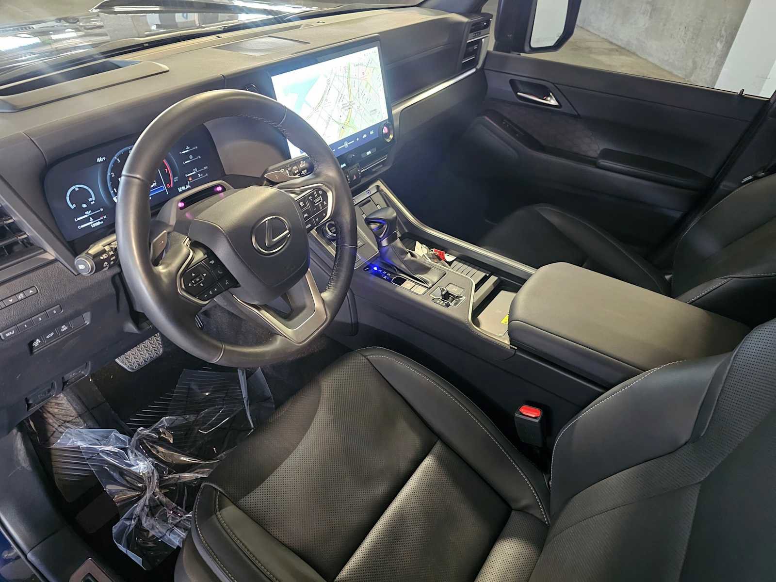 Used 2024 Lexus GX 550 w/ Accessory Package (Z1) image 2