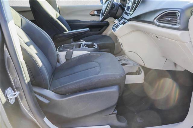 Used 2018 Chrysler Pacifica Touring Plus w/ Tire & Wheel Group image 30