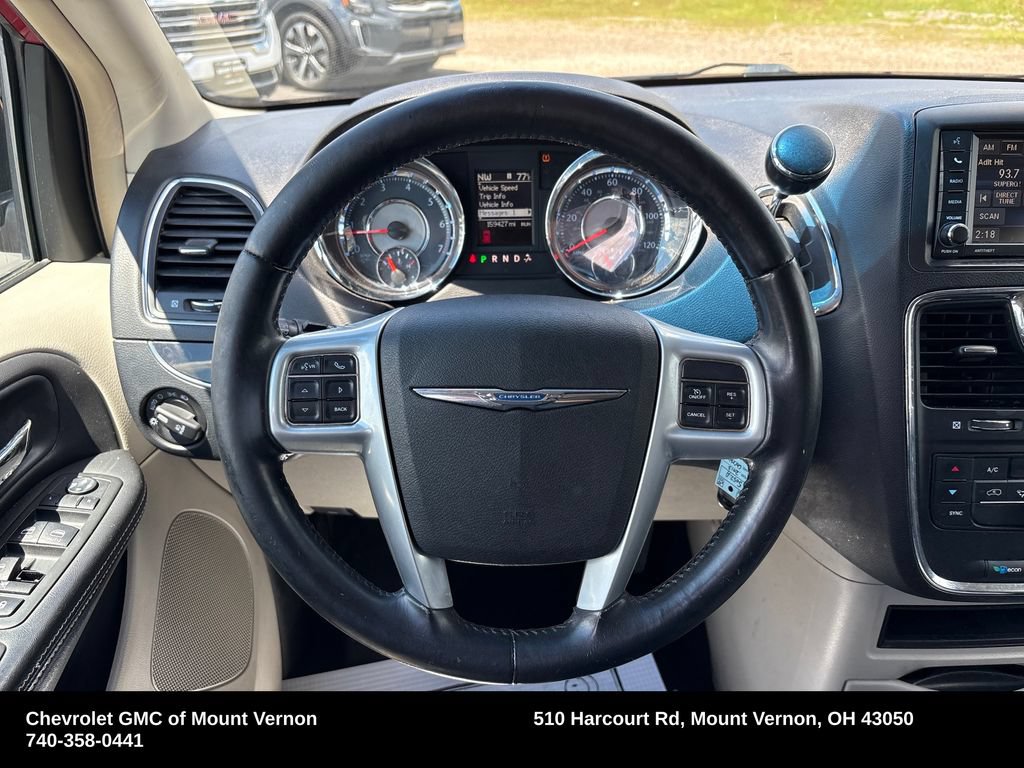 Used 2013 Chrysler Town & Country Touring FWD image 17