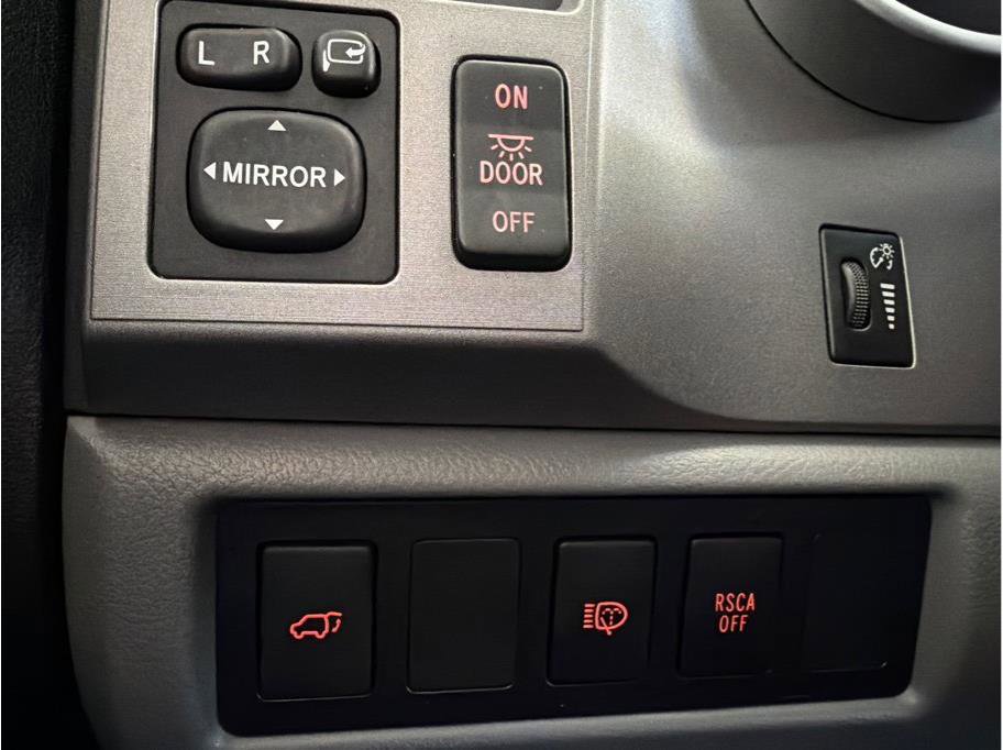 Used 2011 Toyota Sequoia Limited image 28