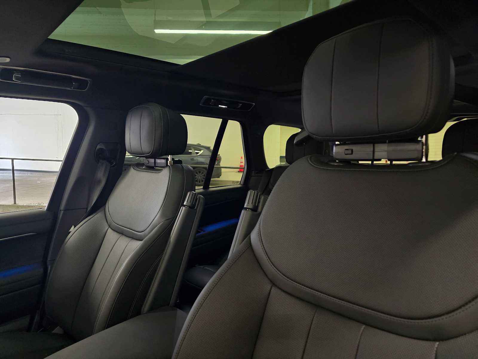 New 2026 Land Rover Range Rover SE image 22