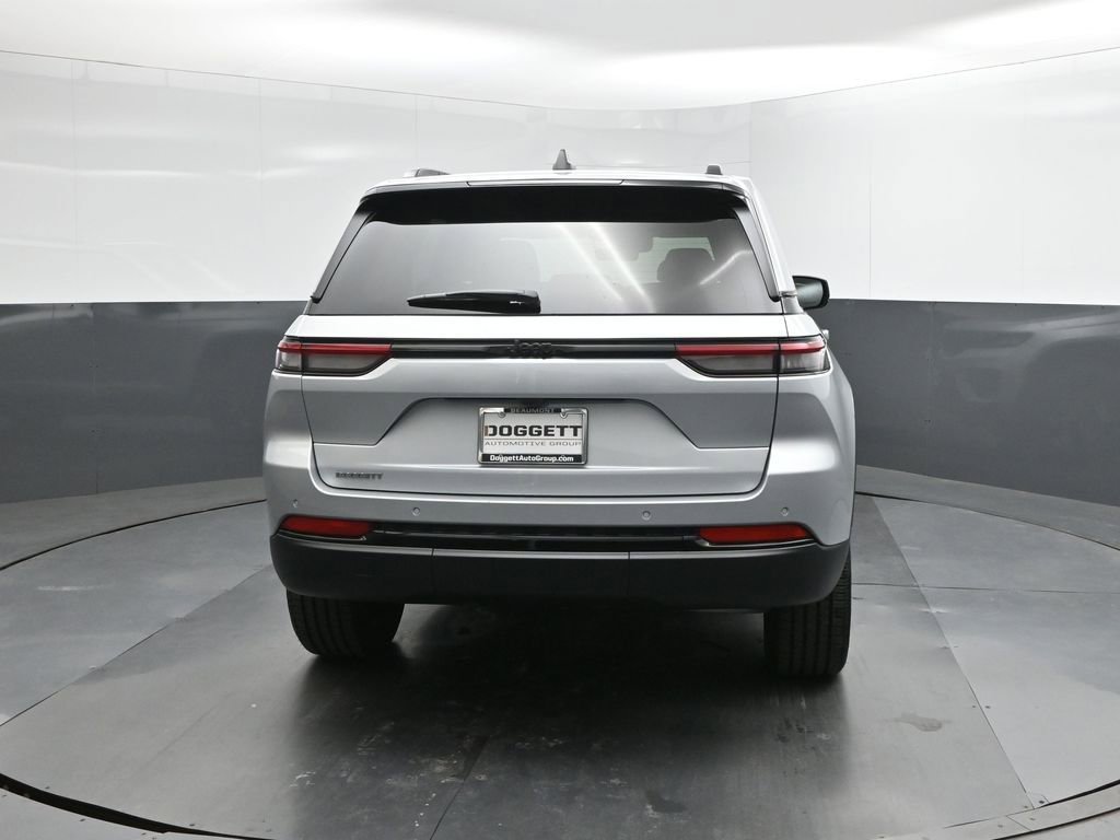 New 2025 Jeep Grand Cherokee Altitude RWD image 8