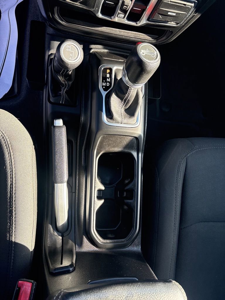 Used 2018 Jeep Wrangler Unlimited Sahara image 58