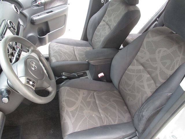 Used 2015 Scion xB FWD image 11