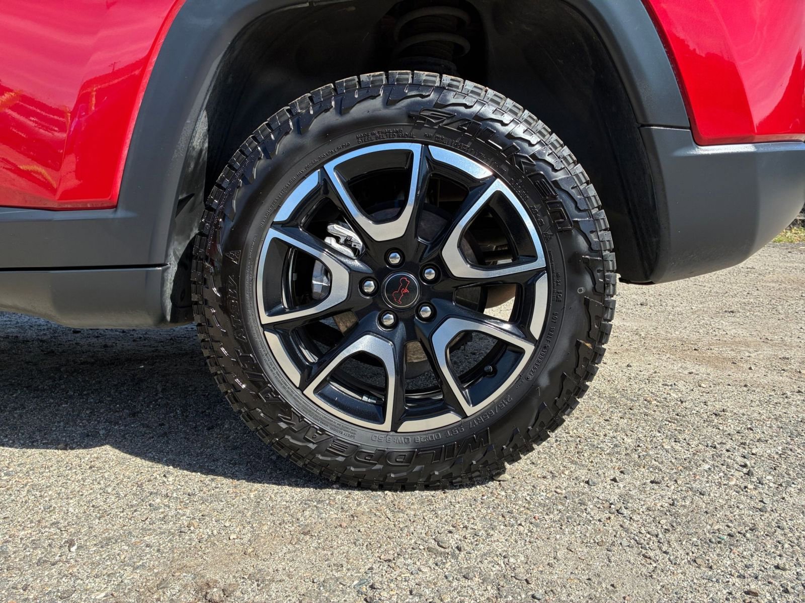 Used 2025 Jeep Compass Trailhawk AWD/4WD image 30