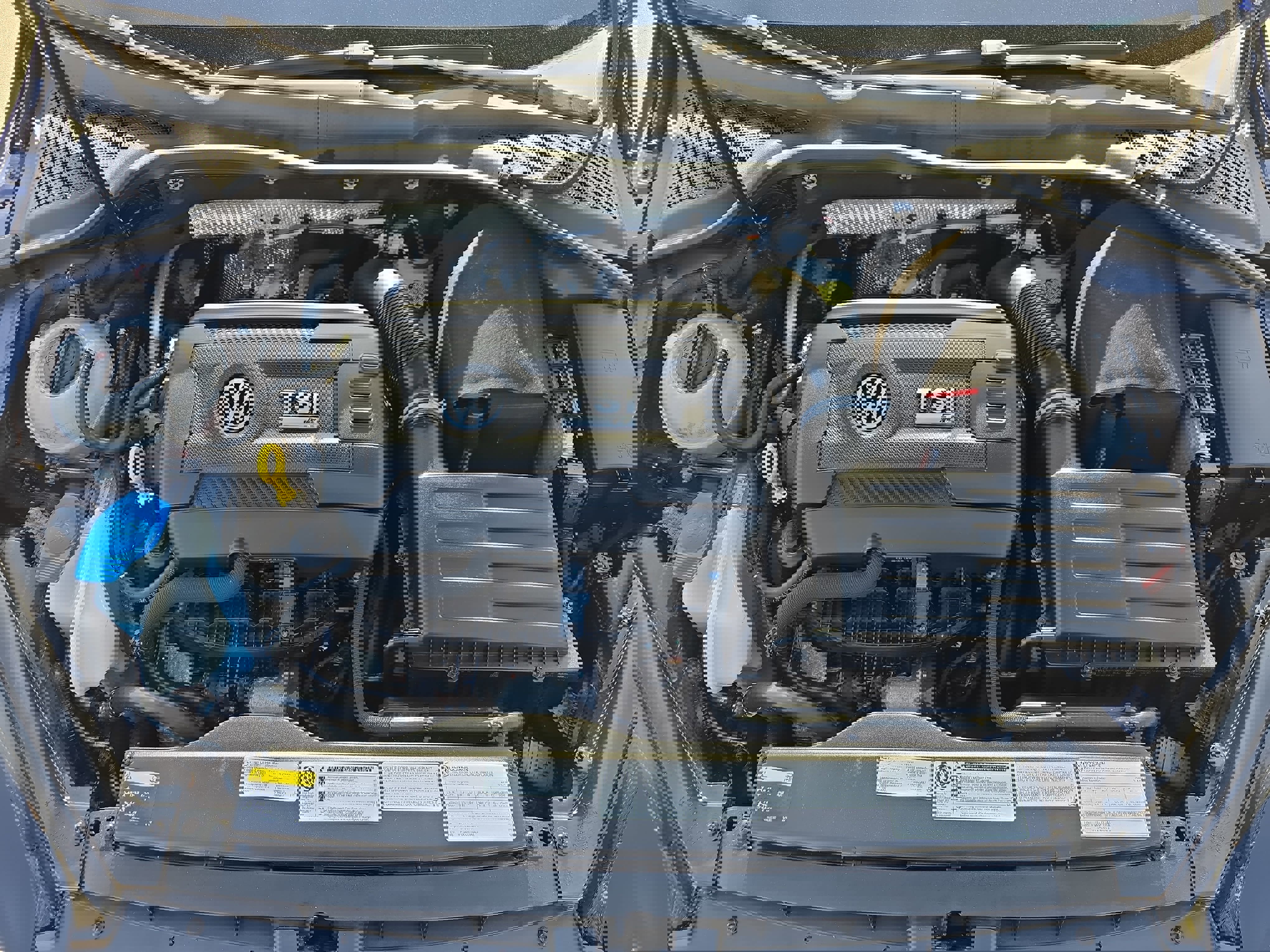 Used 2015 Volkswagen Golf R 4-Door image 32