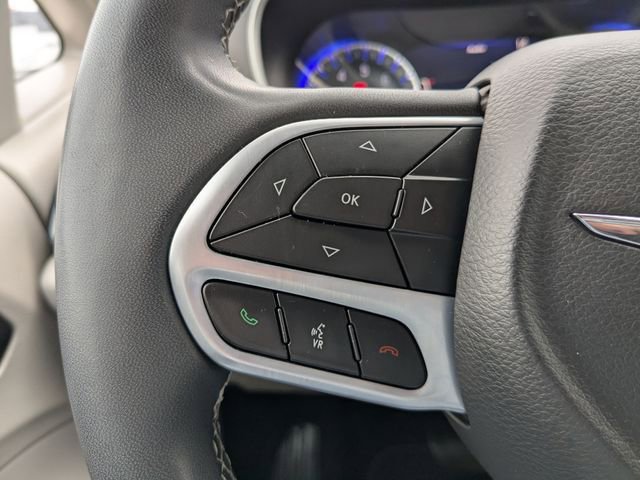 Used 2023 Chrysler Pacifica Touring-L FWD image 28