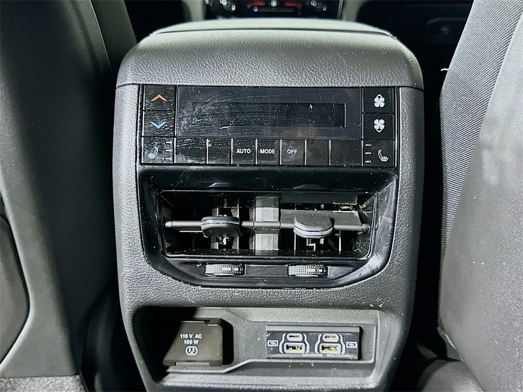 Used 2025 Jeep Grand Cherokee L Limited w/ Black Appearance Package image 33