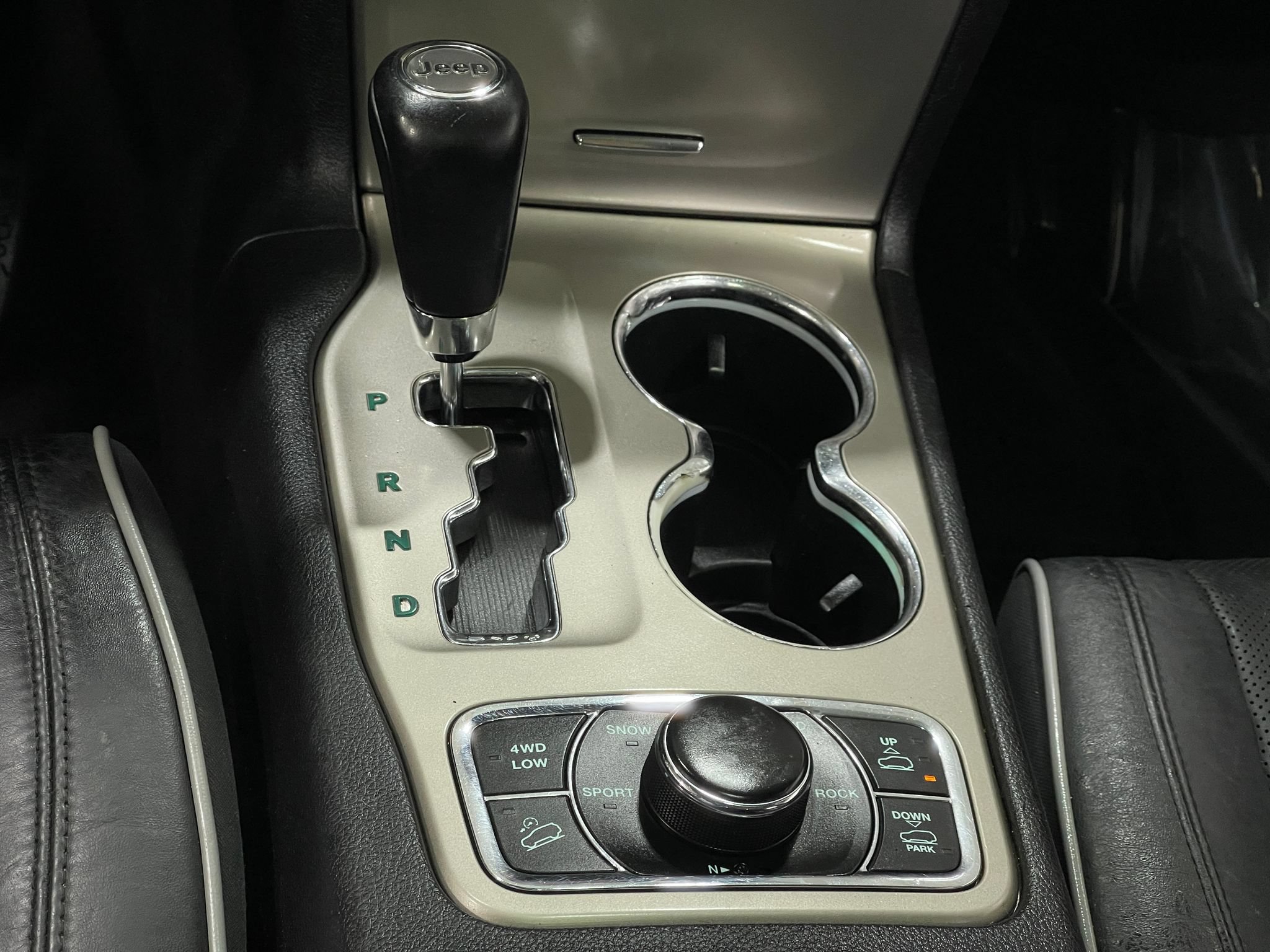 Used 2012 Jeep Grand Cherokee Overland AWD/4WD image 28