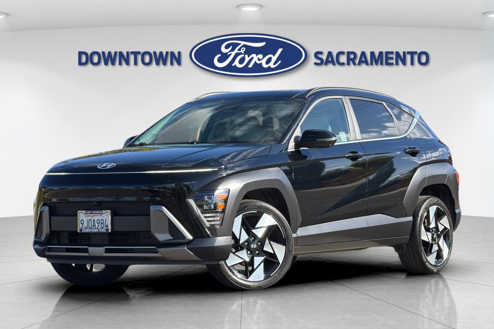 Used 2024 Hyundai Kona Limited AWD/4WD image 2
