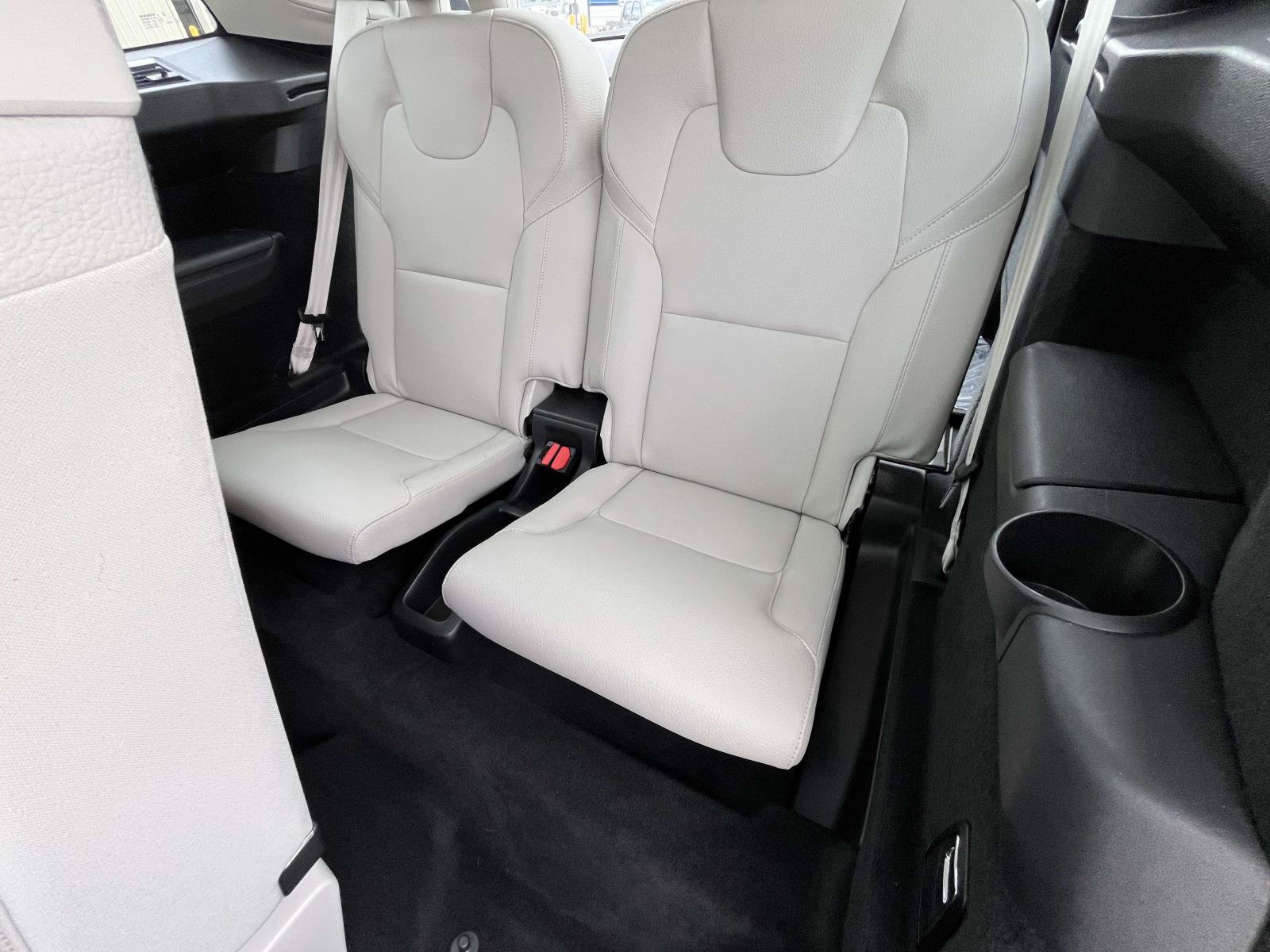 Certified 2023 Volvo XC90 B6 Core w/ Protection Package Premier AWD/4WD image 15
