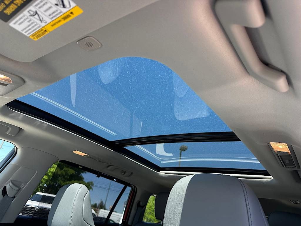 New 2026 Toyota Highlander Platinum AWD/4WD image 14
