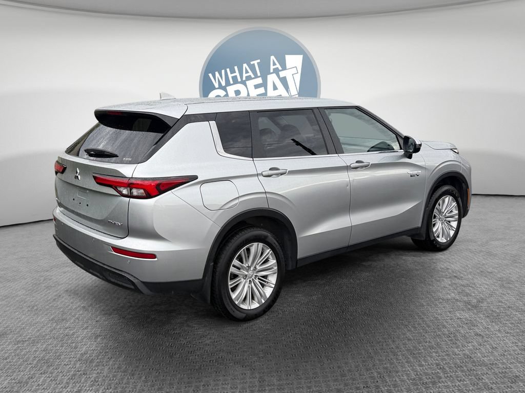 Used 2025 Mitsubishi Outlander ES AWD/4WD image 3
