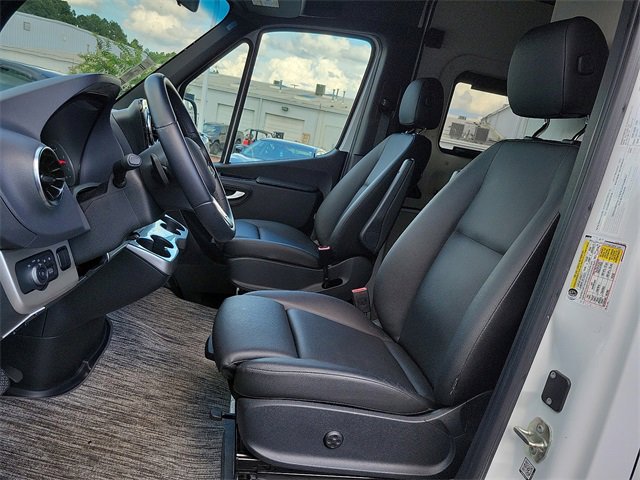 Used 2022 Mercedes-Benz Sprinter 2500 image 12