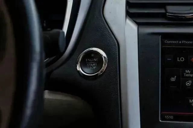 Used 2016 Ford Fusion SE w/ Equipment Group 502A image 26