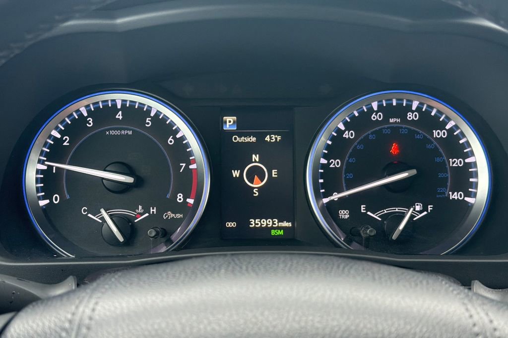 Used 2018 Toyota Highlander XLE image 25