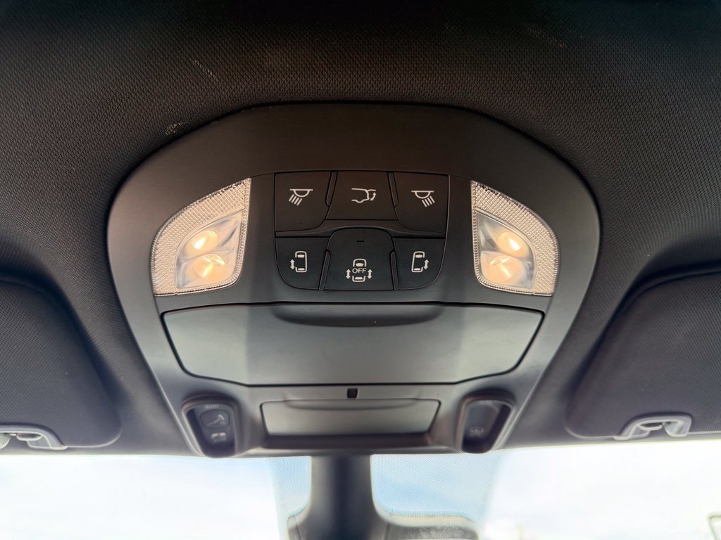 Used 2025 Chrysler Pacifica Limited FWD image 27