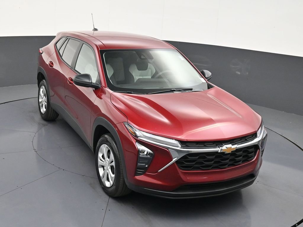 Used 2025 Chevrolet Trax LS image 19