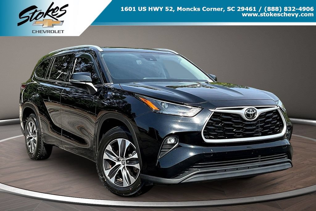 Used 2022 Toyota Highlander XLE FWD image 1