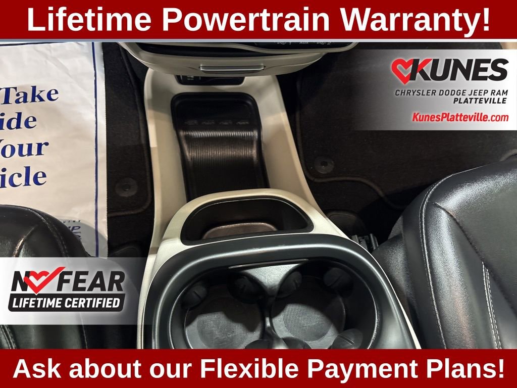Used 2024 Chrysler Pacifica Touring-L image 29