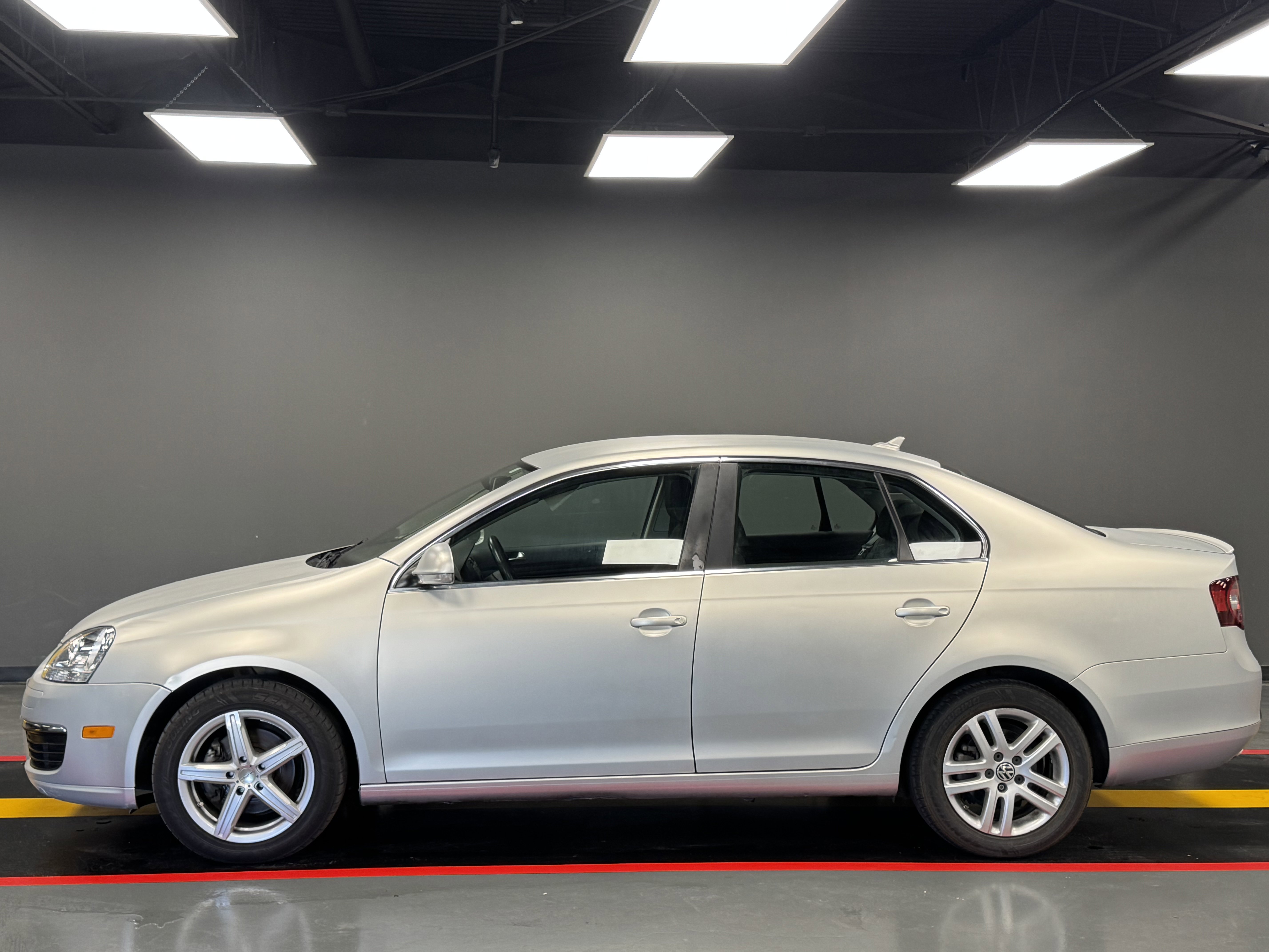 Used 2010 Volkswagen Jetta TDI image 4