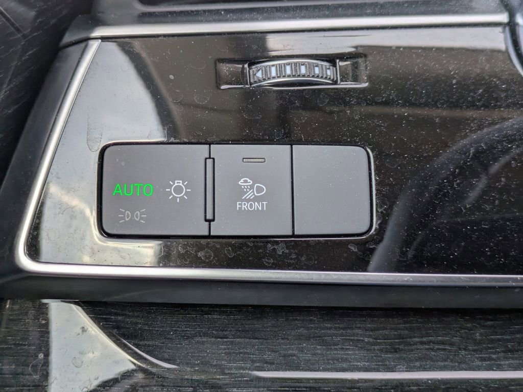 Used 2019 Audi Q8 Premium Plus w/ Premium Plus image 26