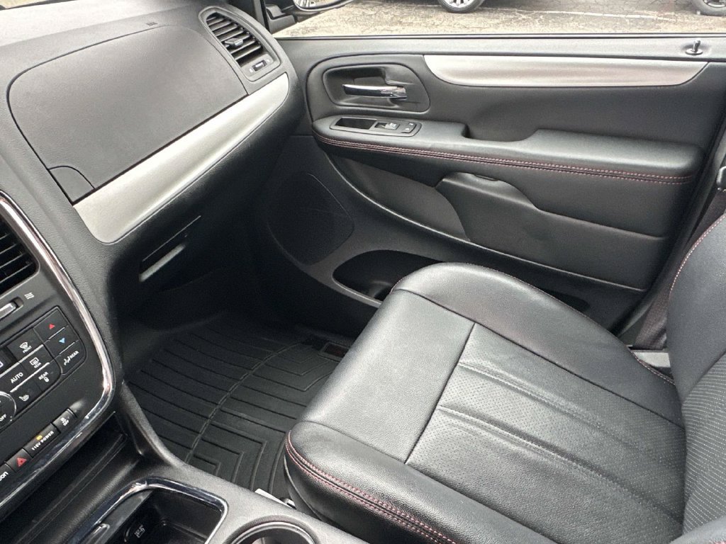 Used 2017 Dodge Grand Caravan GT FWD image 31