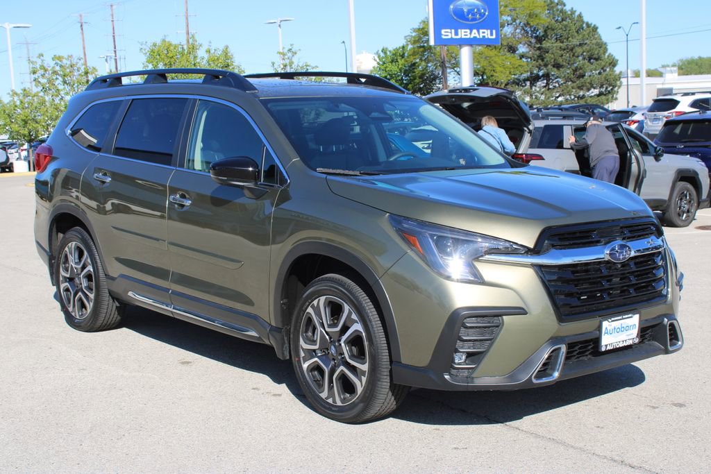 Used 2025 Subaru Ascent Touring AWD/4WD image 3