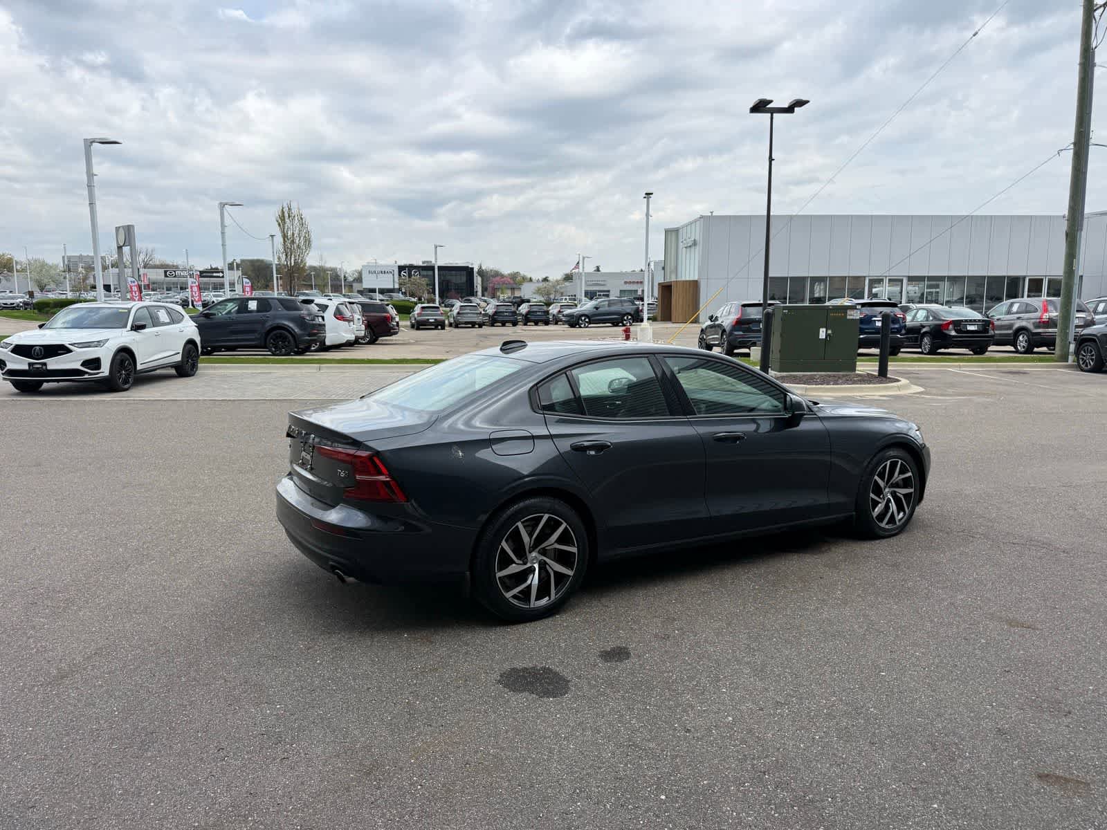 Used 2020 Volvo S60 T6 Momentum AWD/4WD image 3