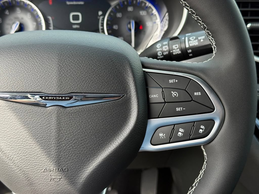 New 2026 Chrysler Pacifica Select FWD image 16