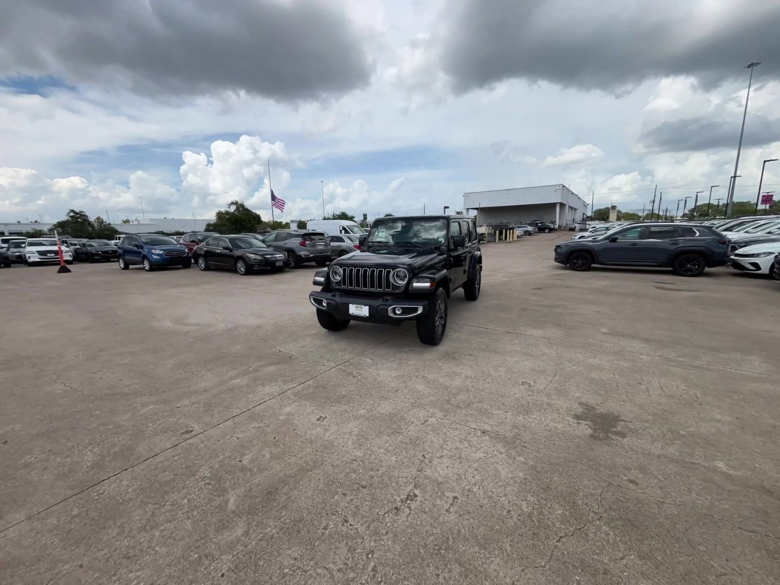Used 2025 Jeep Wrangler Sahara image 16