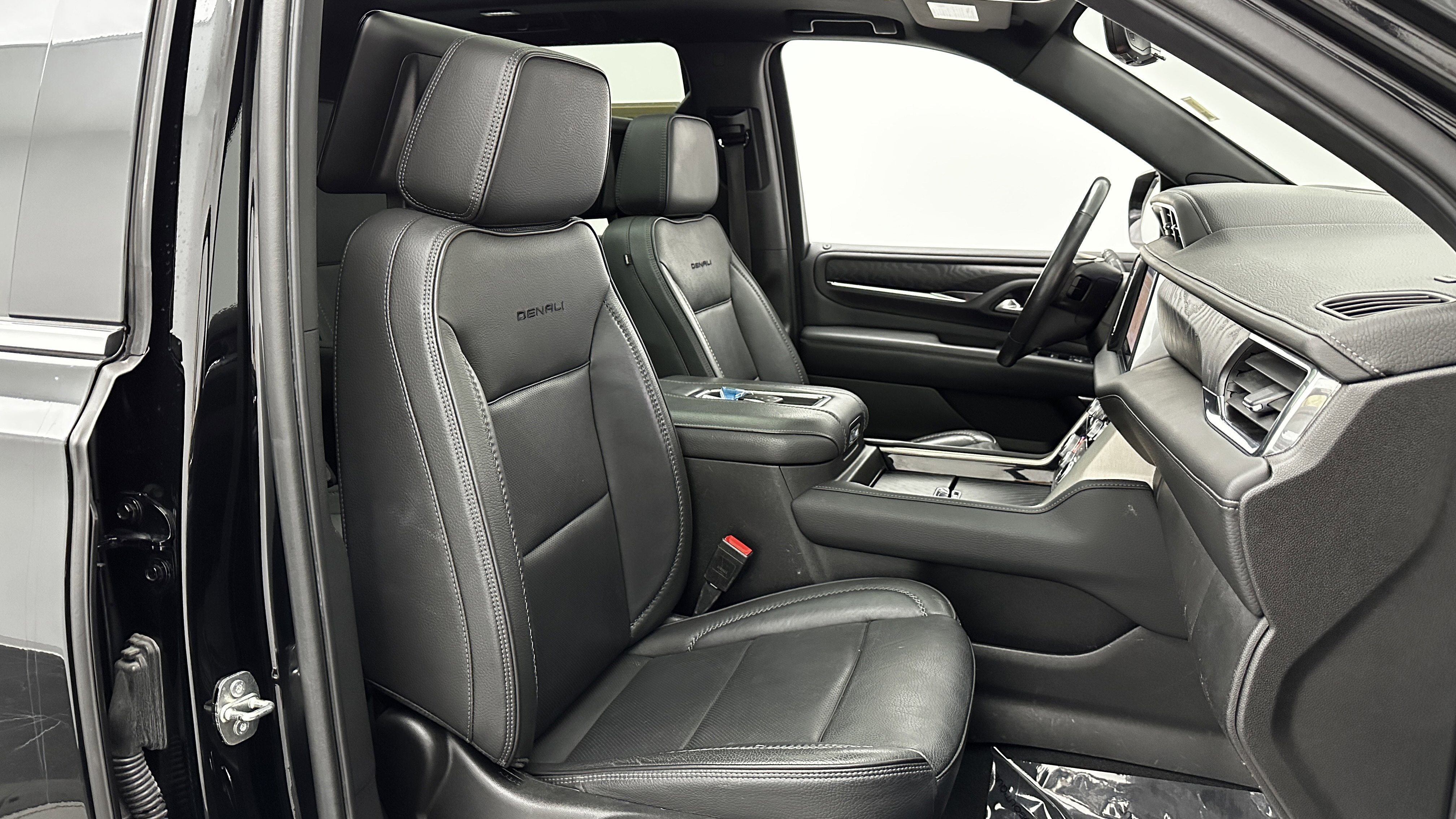 Used 2021 GMC Yukon Denali w/ Denali Premium Package image 41
