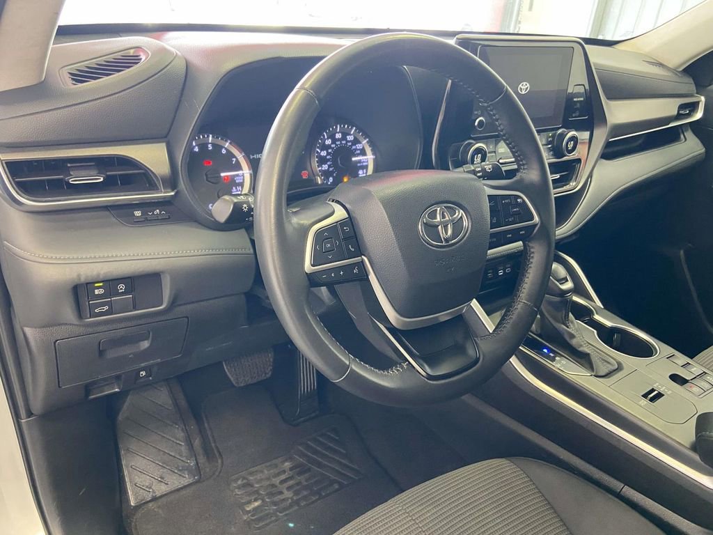 Certified 2024 Toyota Highlander LE image 13