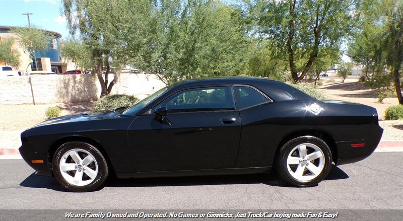 Used 2013 Dodge Challenger SXT RWD image 5