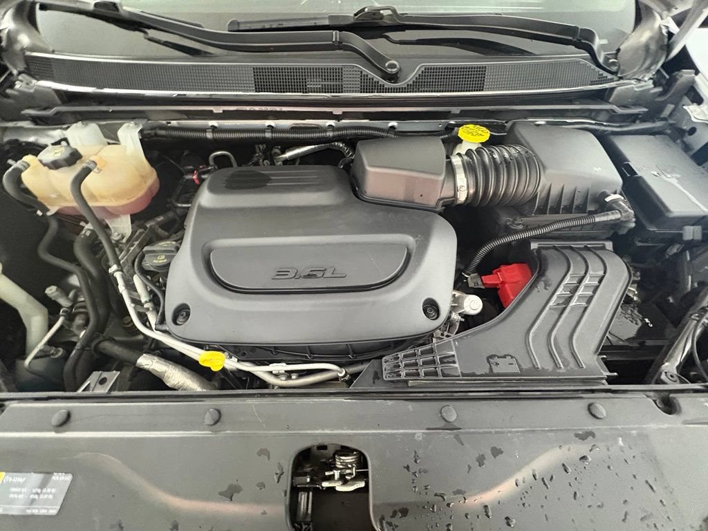 Used 2022 Chrysler Voyager LX FWD image 25