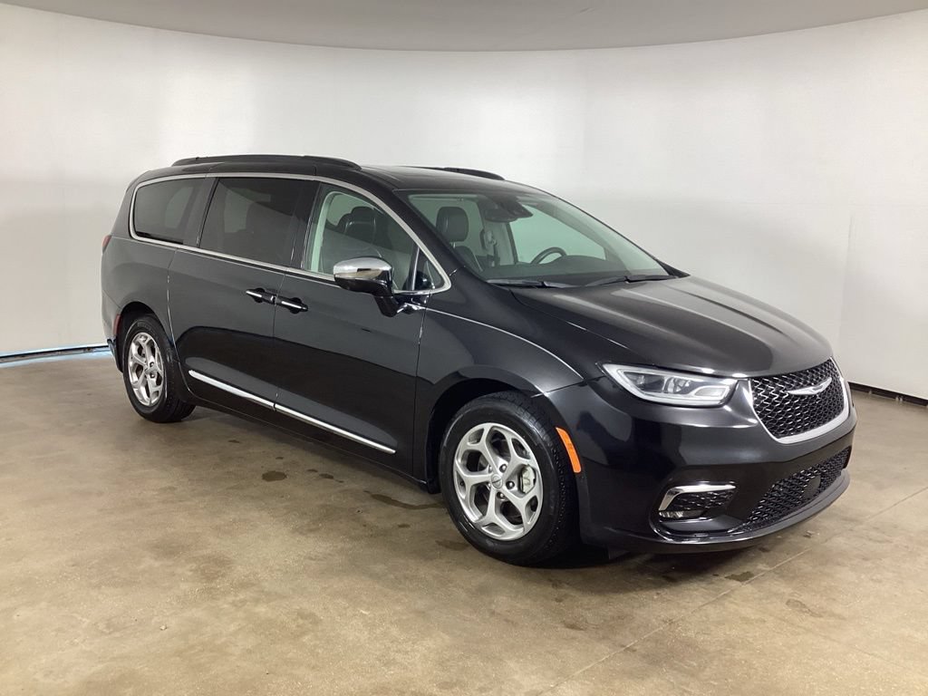 Used 2022 Chrysler Pacifica Limited FWD image 3
