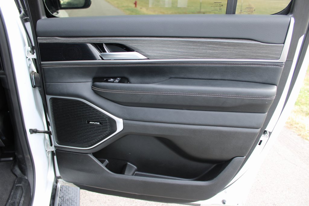 Used 2024 Jeep Wagoneer L Series II image 23