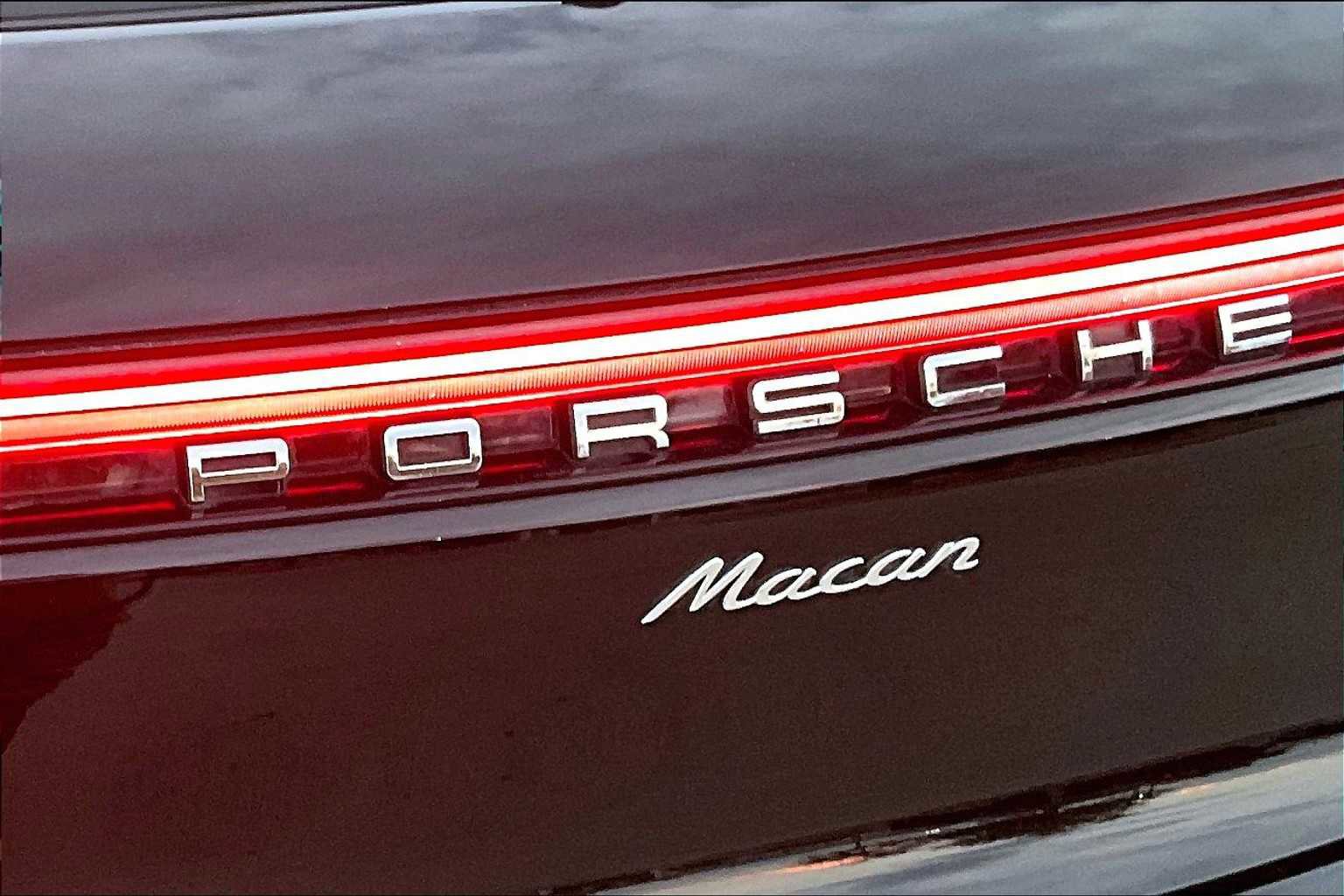 Used 2021 Porsche Macan image 20