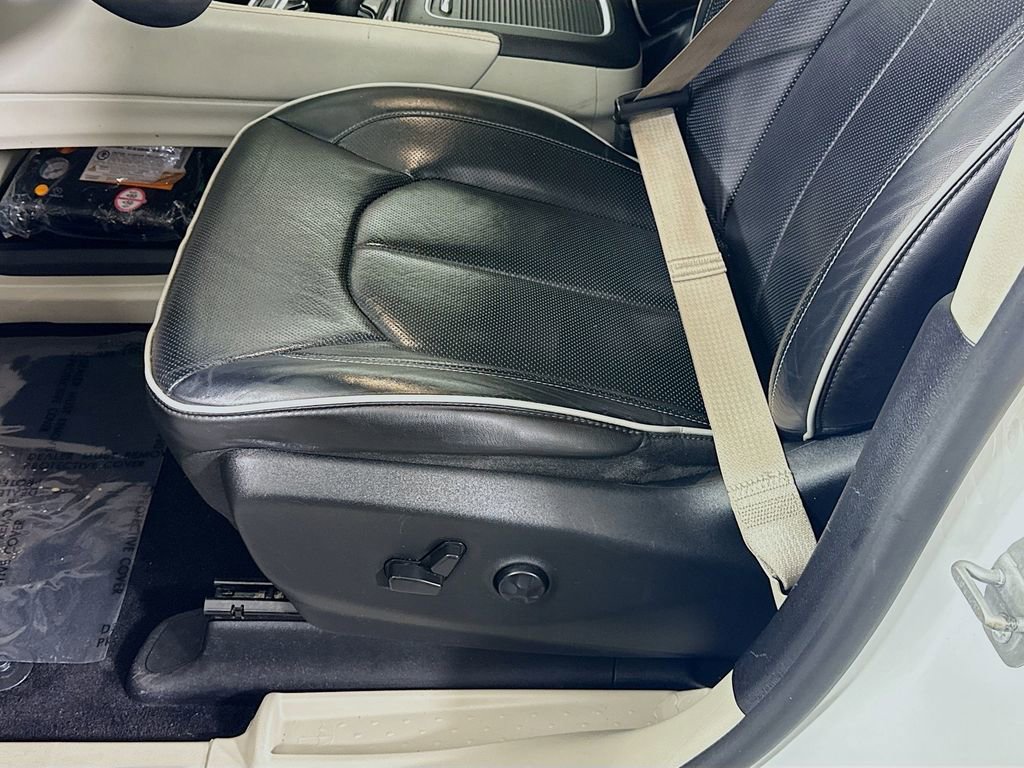 Used 2022 Chrysler Pacifica Limited FWD image 27