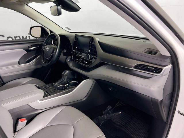 Used 2021 Toyota Highlander XLE AWD/4WD image 35