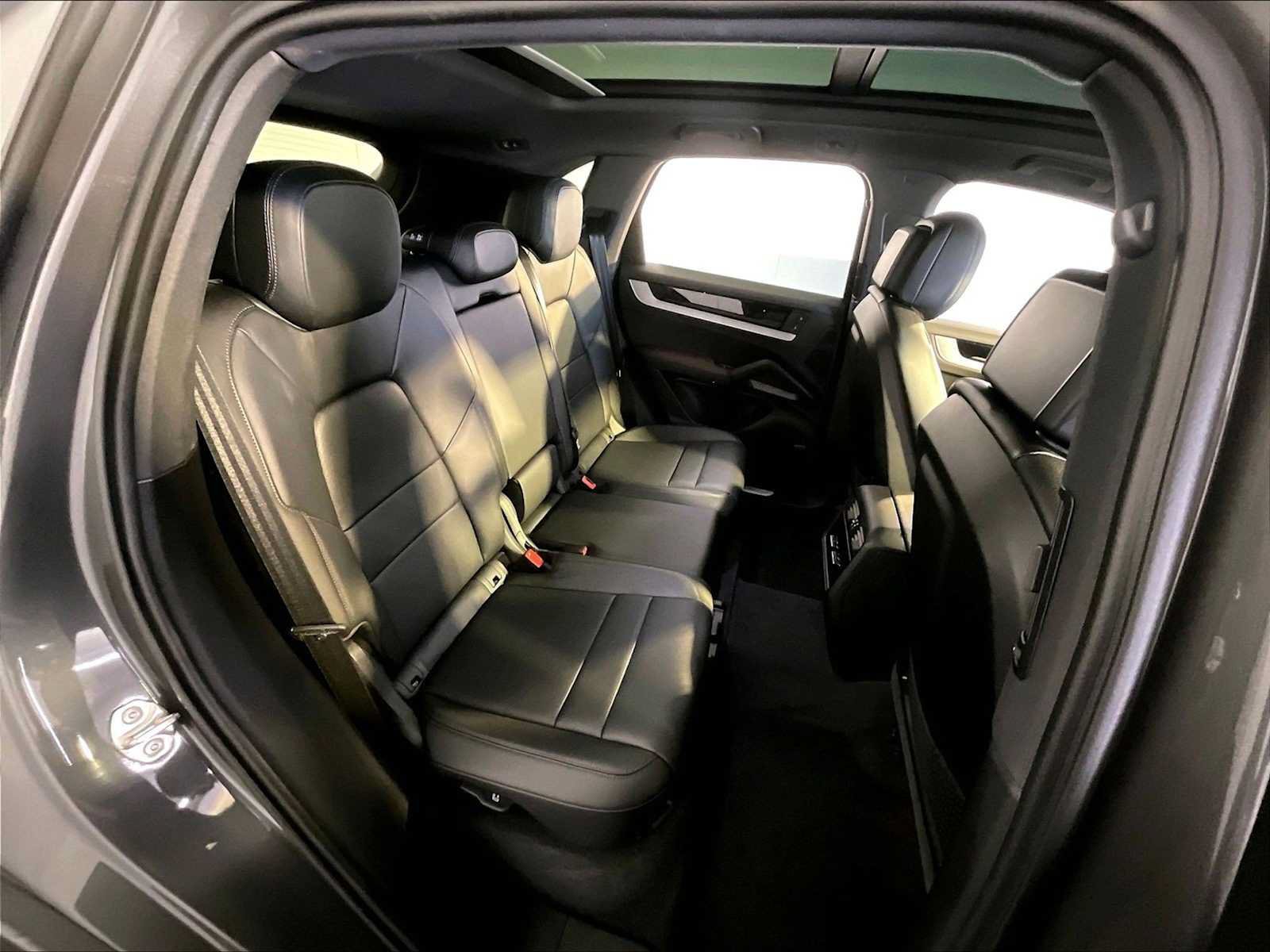 Certified 2024 Porsche Cayenne AWD/4WD image 23