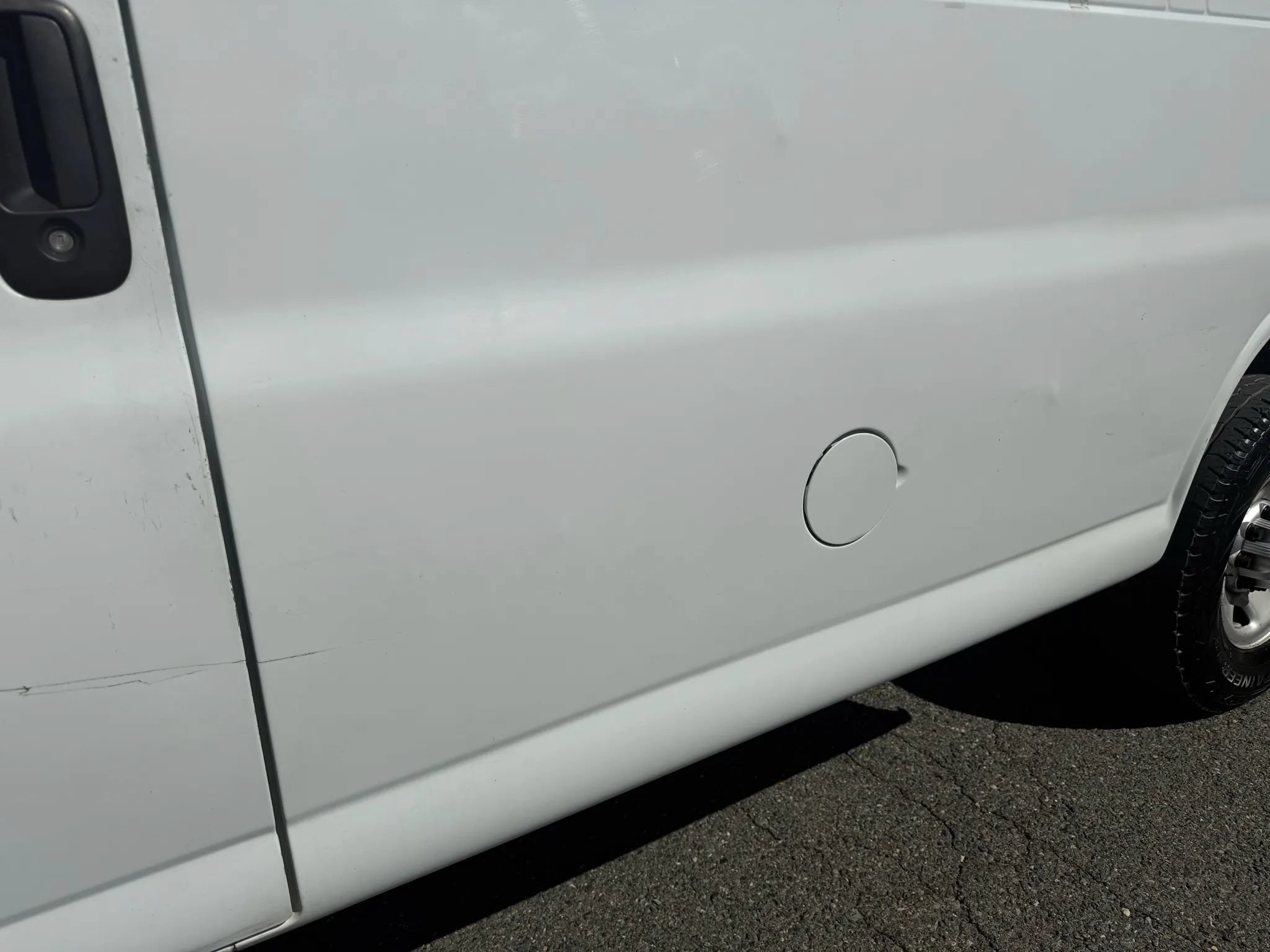 Used 2016 Chevrolet Express 2500 RWD image 14