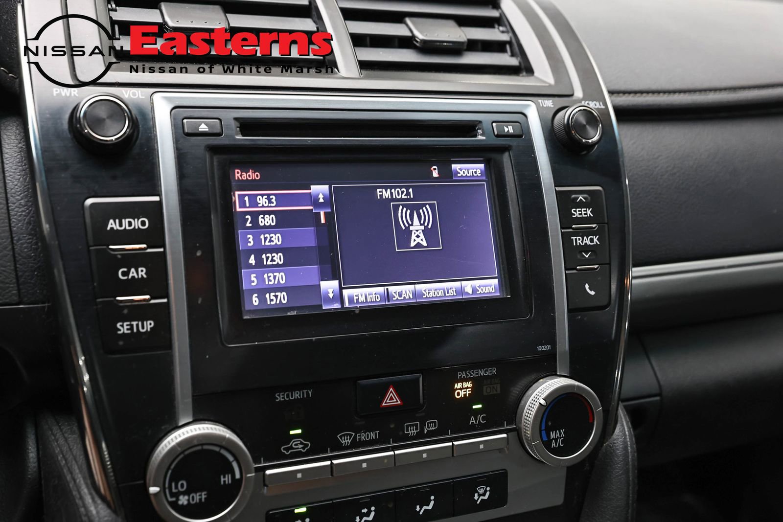 Used 2014 Toyota Camry SE FWD image 18