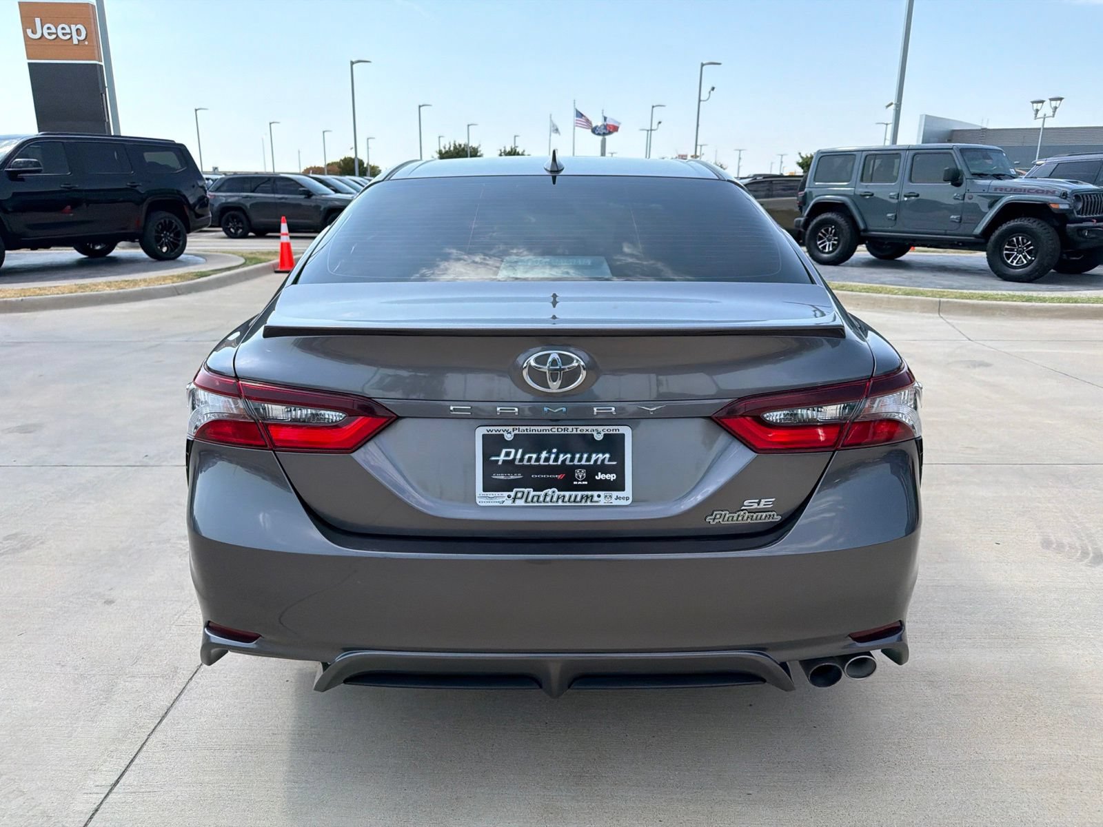 Used 2021 Toyota Camry SE FWD image 4