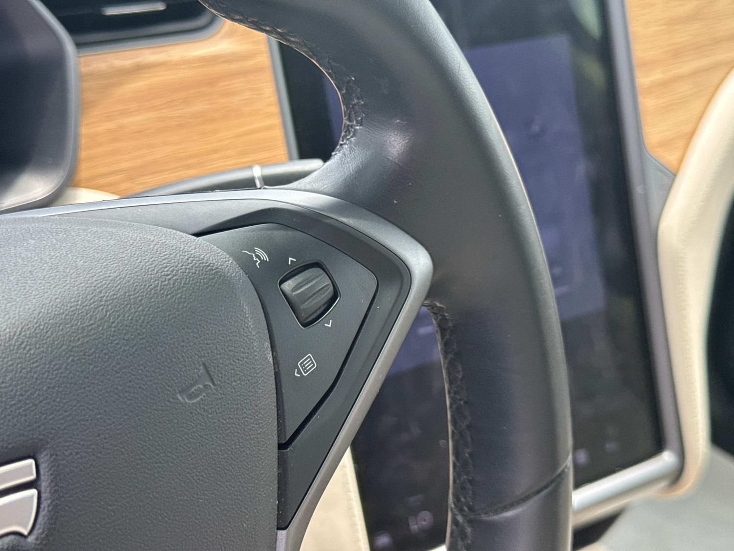Used 2018 Tesla Model X 75D AWD/4WD image 36