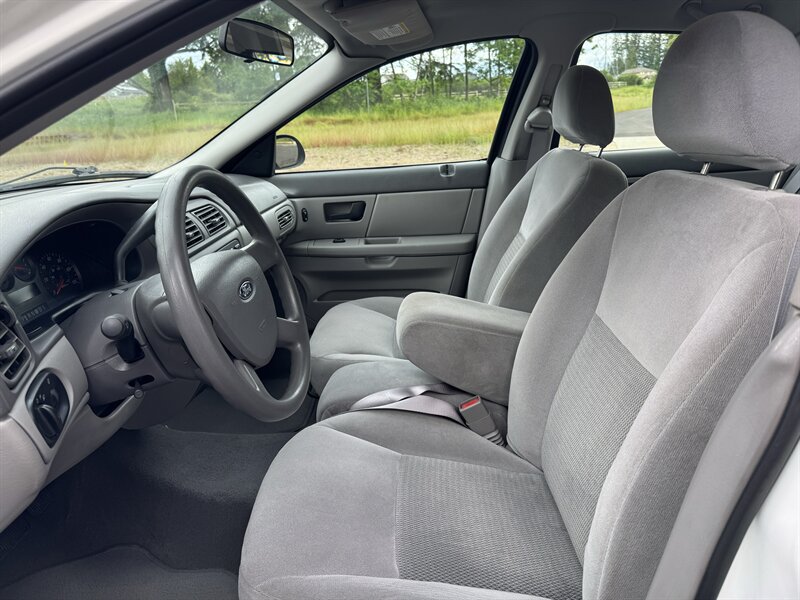Used 2005 Ford Taurus SE FWD image 11