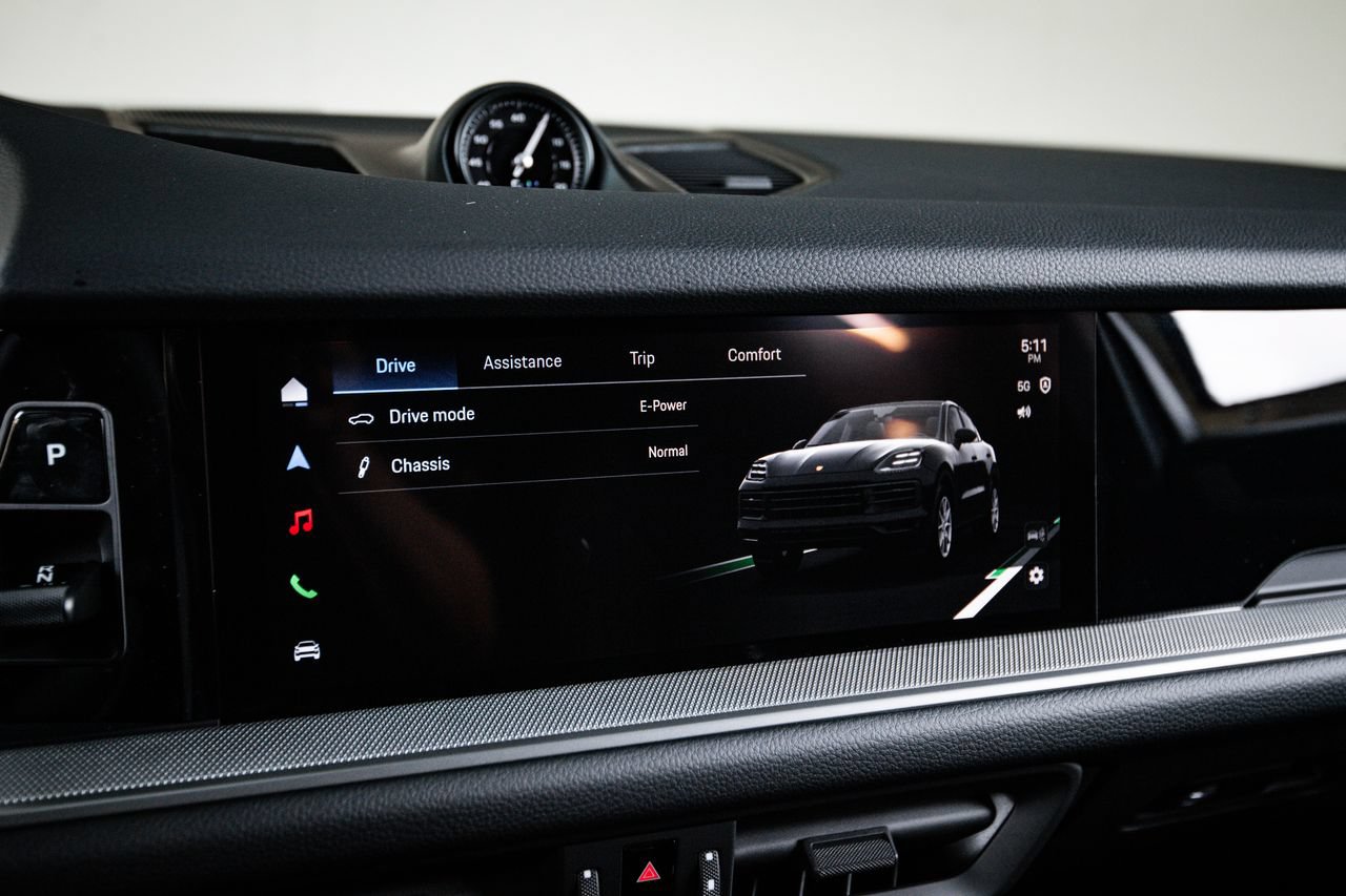 New 2026 Porsche Cayenne E-Hybrid Coupe AWD/4WD image 18